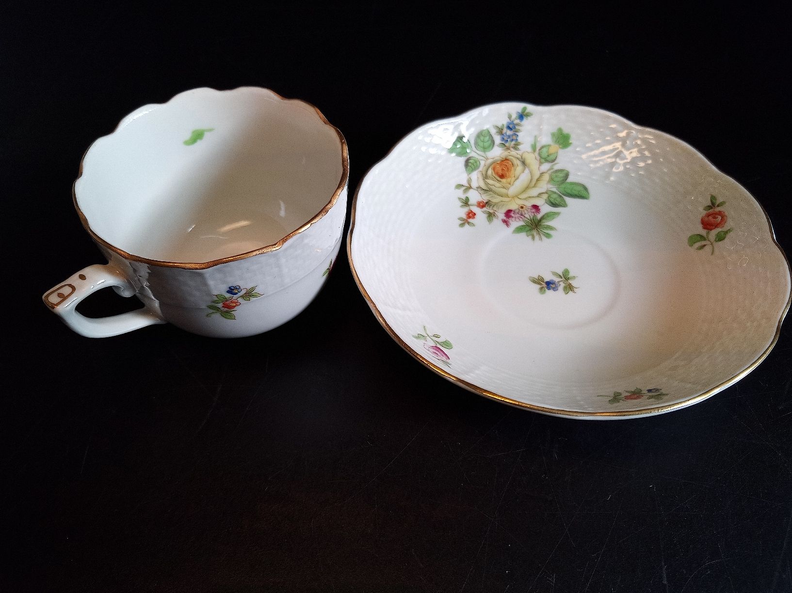 Herend Tazze: Herend Tasse mit Unterteller – Usato da Reiden venduto da Zofi-Brocki 5