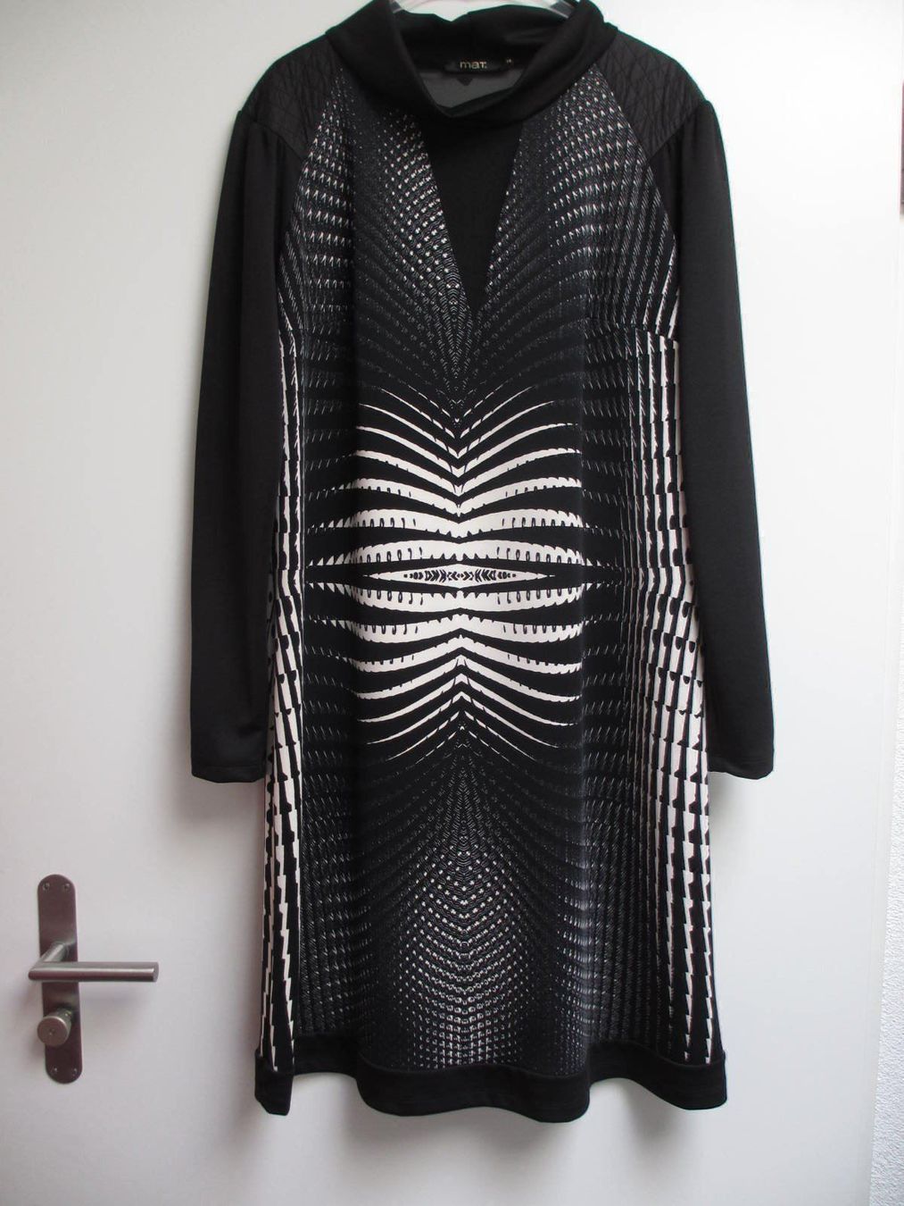 Robes: Designer Kleid von mat Gr. M = 46/48 – D'occasion à Zweidlen par Shubli