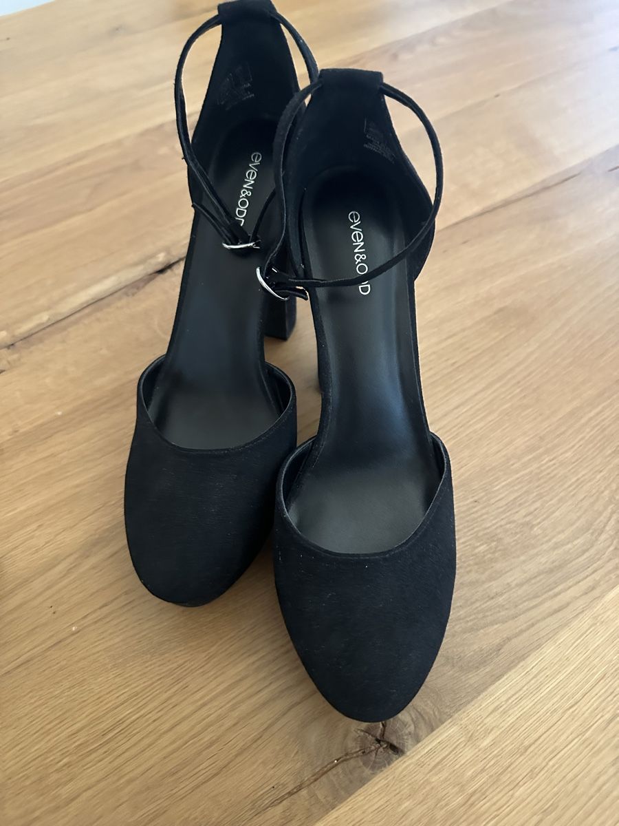 Scarpe da donna: Schuhe schwarz Damen Grösse 39/40 – Nuovo (secondo la descrizione) da Dürrenäsch venduto da ali_827q