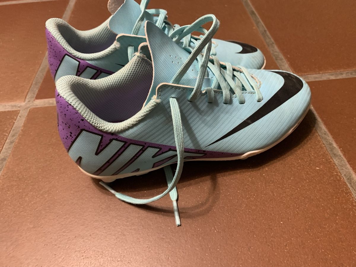 Nike Scarpe da uomo: Nike Fussballschuhe 32 – Usato da Küttigen venduto da osiamo