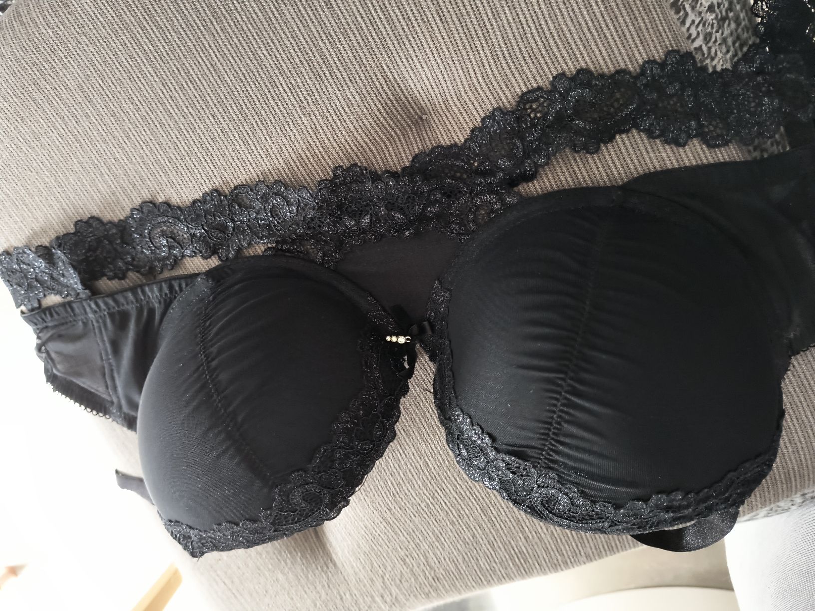 Sonstige Unterwäsche: Schwarzer Spitzen-BH-Set, Grösse 75B – Gebraucht aus Oberweningen von Bumblebee2 2