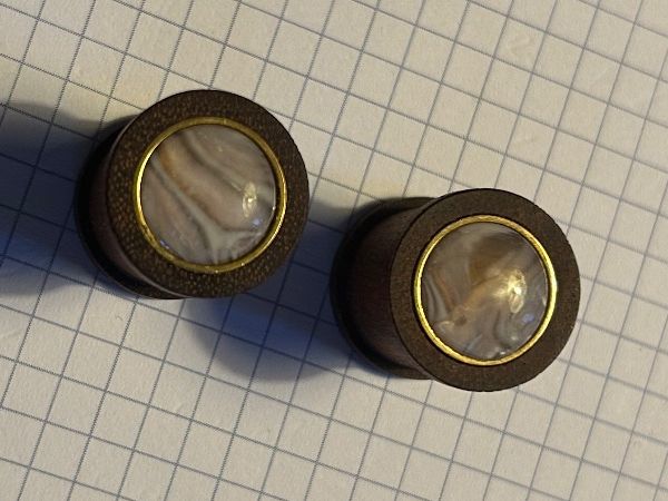 Orecchini pendenti & Orecchini a lobo: Plug Holz 14mm Ohrschmuck Perlmuttoptik Steinoptik – Nuovo e nell'imballaggio originale da Steffisburg venduto da smocky17 1