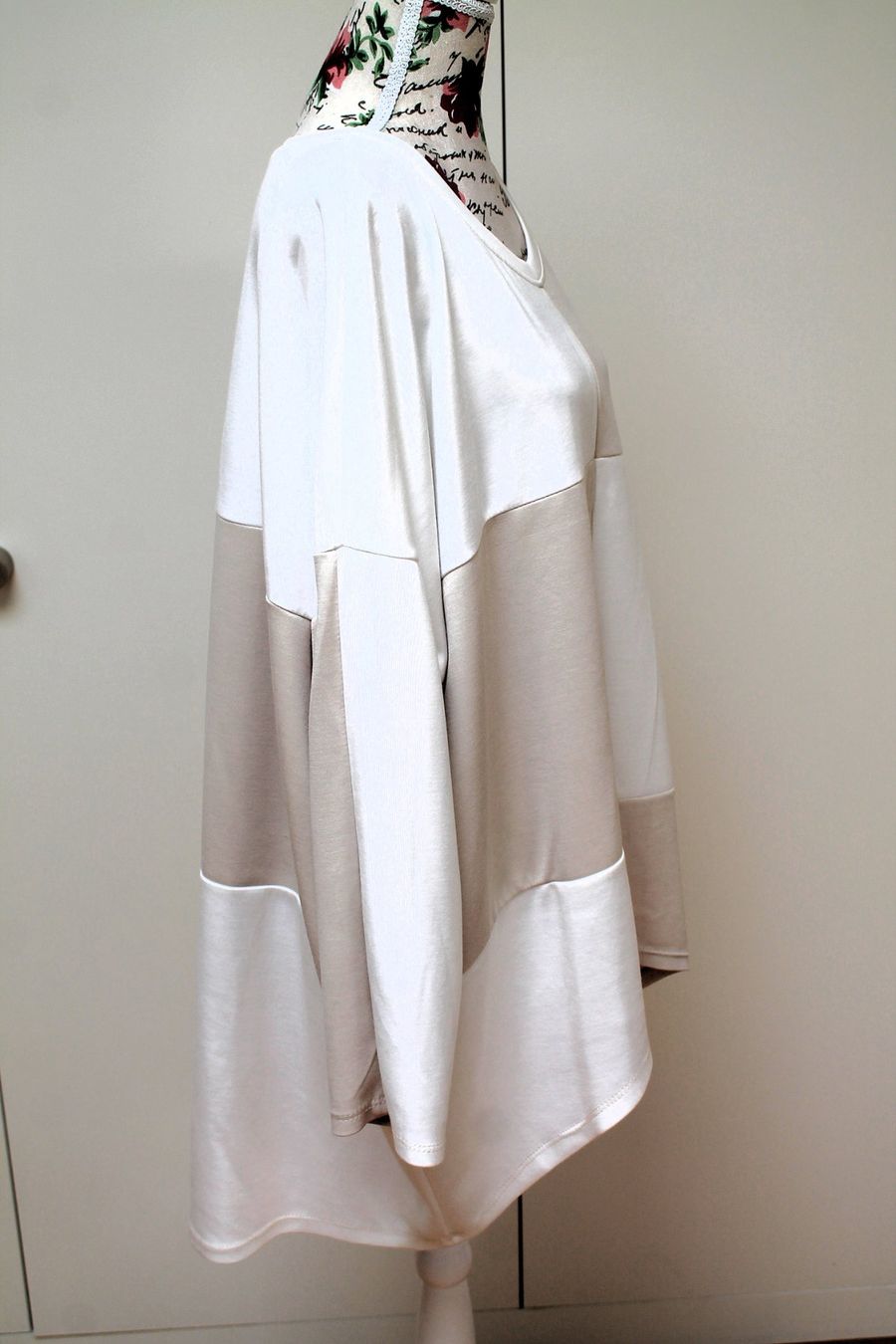 Maglioni & Felpe: Trendiger leichter Pullover, Beige/Weiss, Oversize Look – Nuovo e nell'imballaggio originale da Hüttwilen venduto da pinti55 2