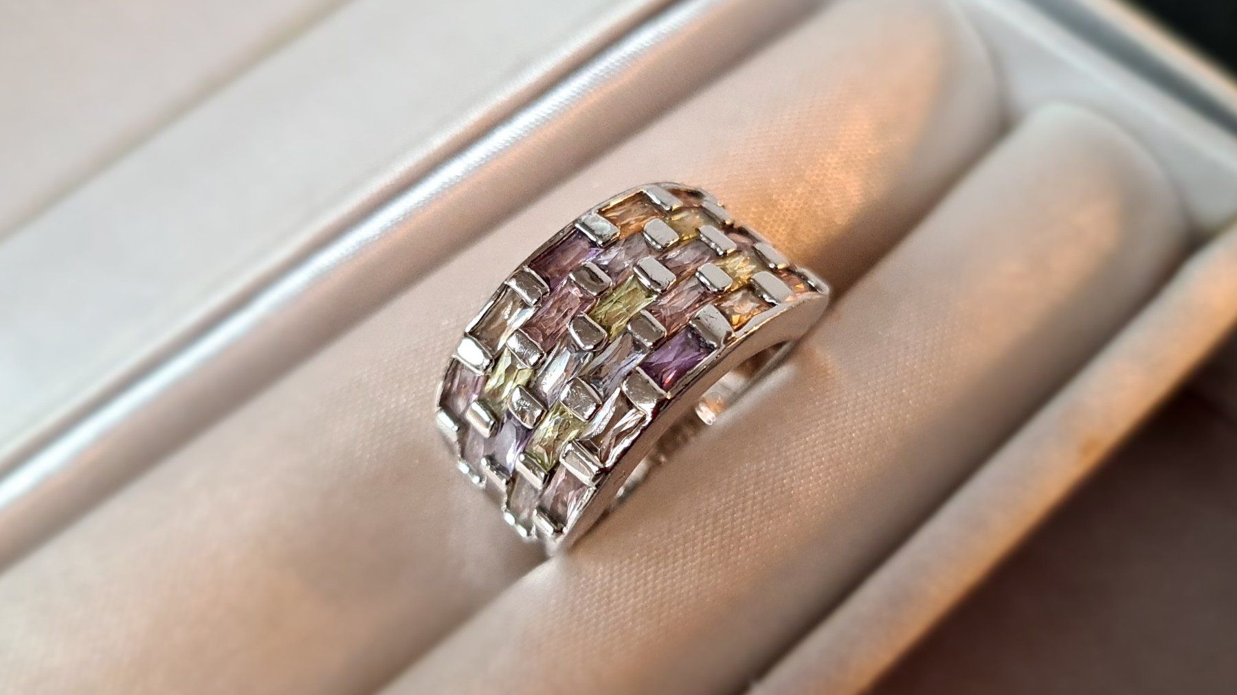 Bagues: Ring silberfarben mit farbigen Glitzersteinen – D'occasion à Frauenfeld par Purzli 1