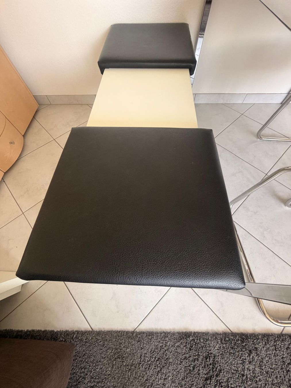 Set di tavolo e panche: Dining Set for Sale – Usato da Alosen venduto da len_r759 2