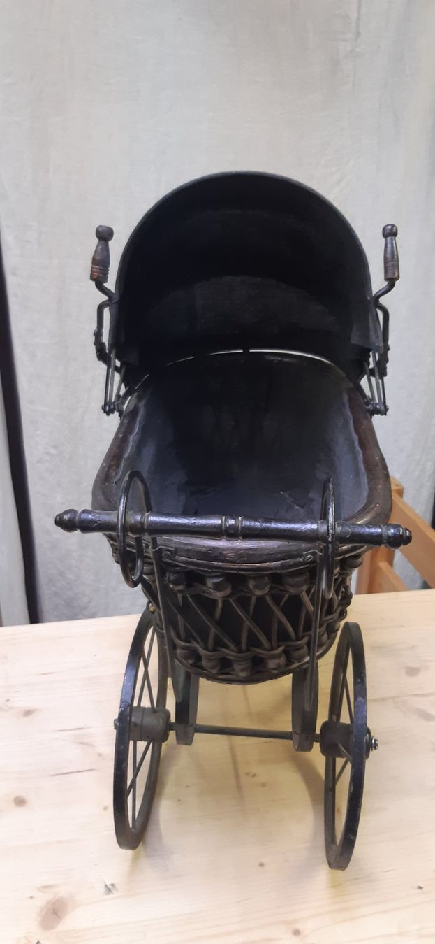 Carrozzine per bambole: Antik Puppenwagen – Usato da Füllinsdorf venduto da Salvi60 3