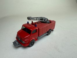 Wiking Mercedes Bergefahrzeug mit Kran rot