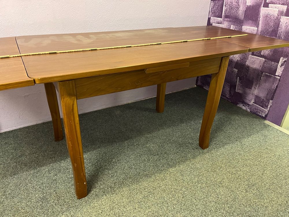 Produktbild von Klappbarer Holztisch 180x60 Cm – Tannenholzplatte, Stahlgestell, 8 Sitzplätze, 200 Kg Belastung