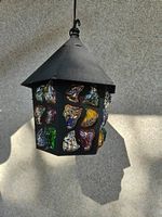 Lanterne décorative avec vitraux multicolores