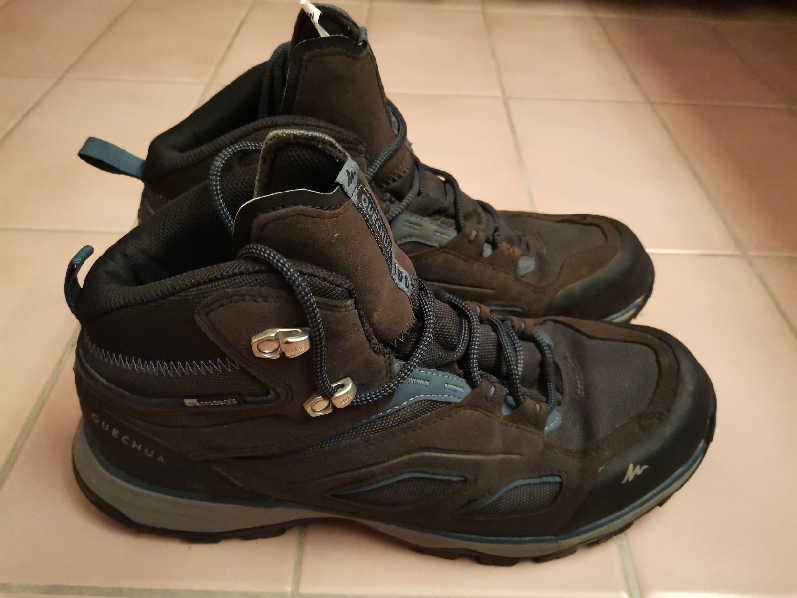 Scarpe per ragazzi: Wanderschuhe Quechua Gr. 43 – Usato da Winterthur venduto da Chinaza