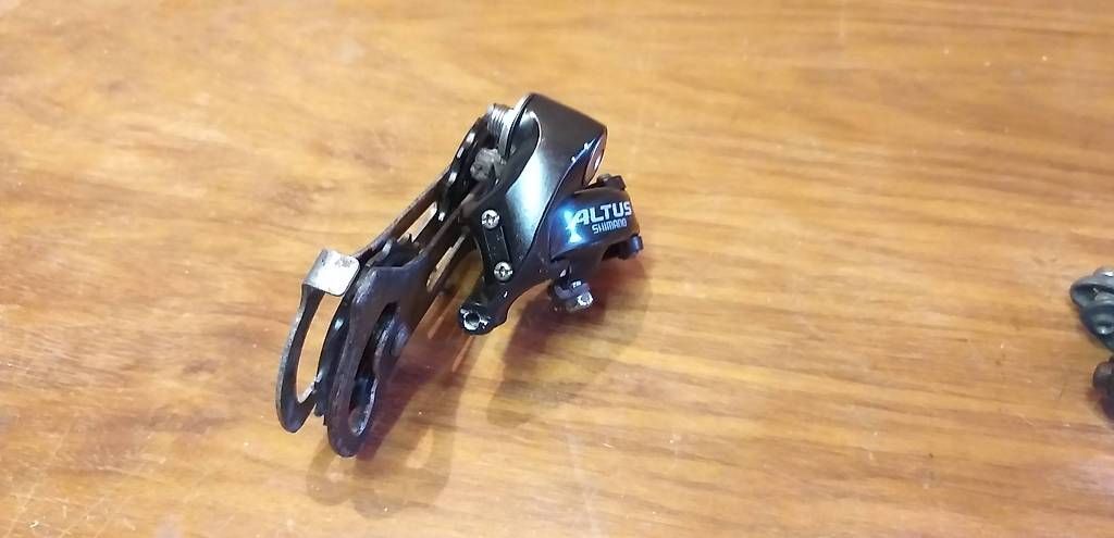 Pezzi di ricambio: Dérailleur arrière et avant Shimano  – Usato da Yverdon-les-Bains venduto da Jeandynamic 1