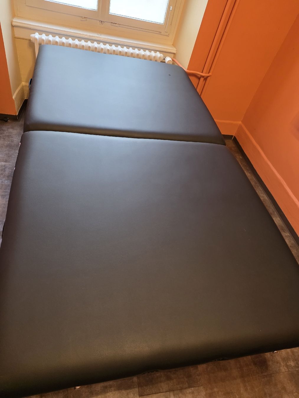 Massagegeräte: Massage table Quirumed black new – Neu (gemäss Beschreibung) aus Brüttisellen von par_8zbj 2