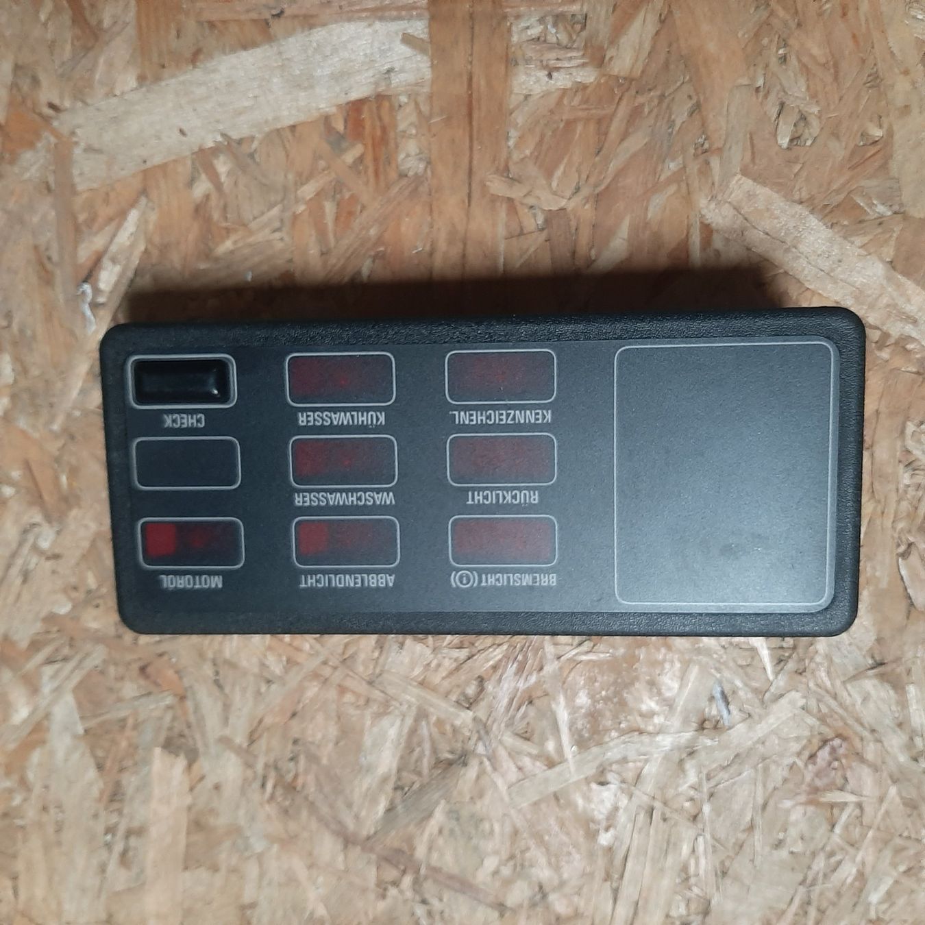 BMW Toutes les pièces auto: BMW e30 Check Control HELLA – D'occasion à Geneveys-Coffrane par spy10