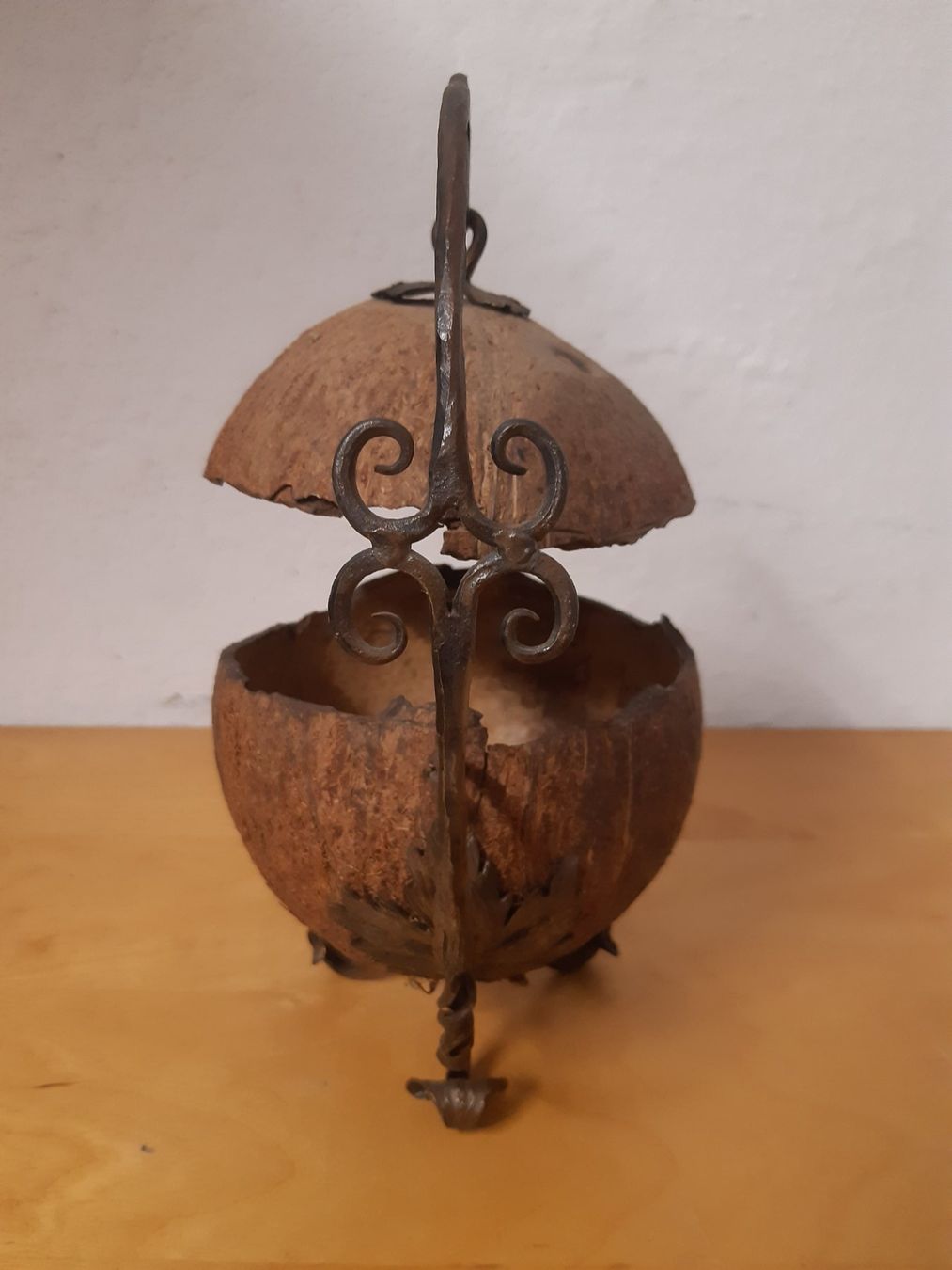 Statuette: Little coconut and iron object – Usato da Verscio venduto da giamma1985 3