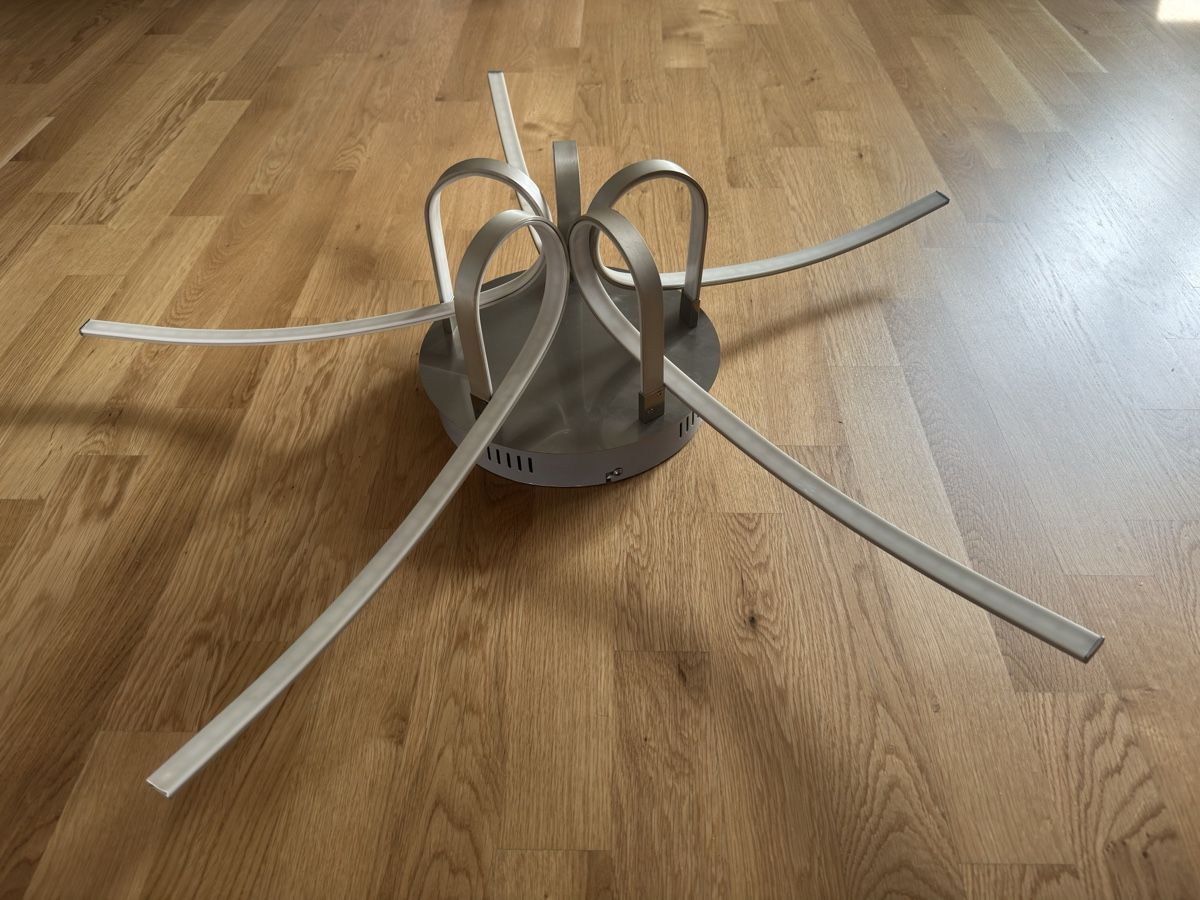 Kronleuchter & Deckenlampen: LED Lampe mit geschwungene Leuchtelemente – Gebraucht aus Regensdorf von andik 1