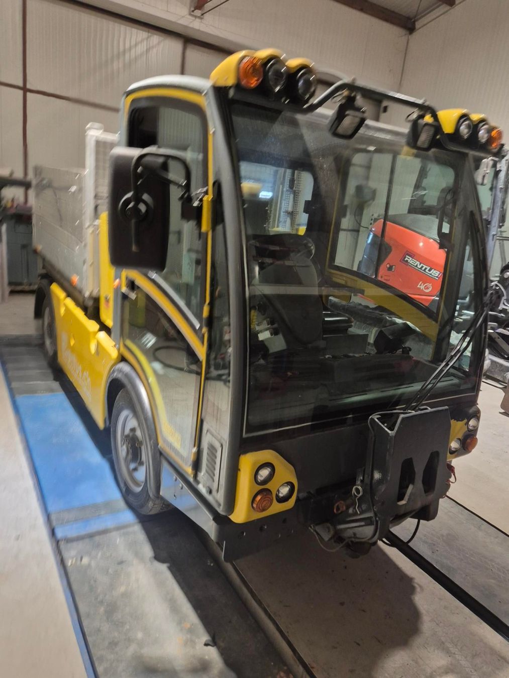 Veicoli commerciali: Boschung Pony + Saugbox – Usato da Büren an der Aare venduto da rentus 3