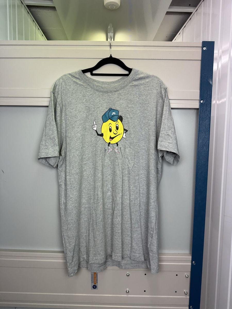 Nike T-shirts: Nike SB tee – D'occasion à Lausanne par Unehistoiredesapes