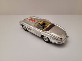 MERCEDES BENZ 300 SL ROADSTER (CORGI TOYS) 1/43