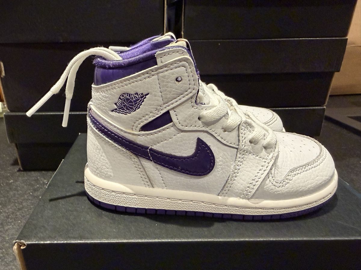 Jordan Scarpe per ragazzi: Jordan 1 High OG violet EUR 25 – Usato da Villaz-St-Pierre venduto da pepe86