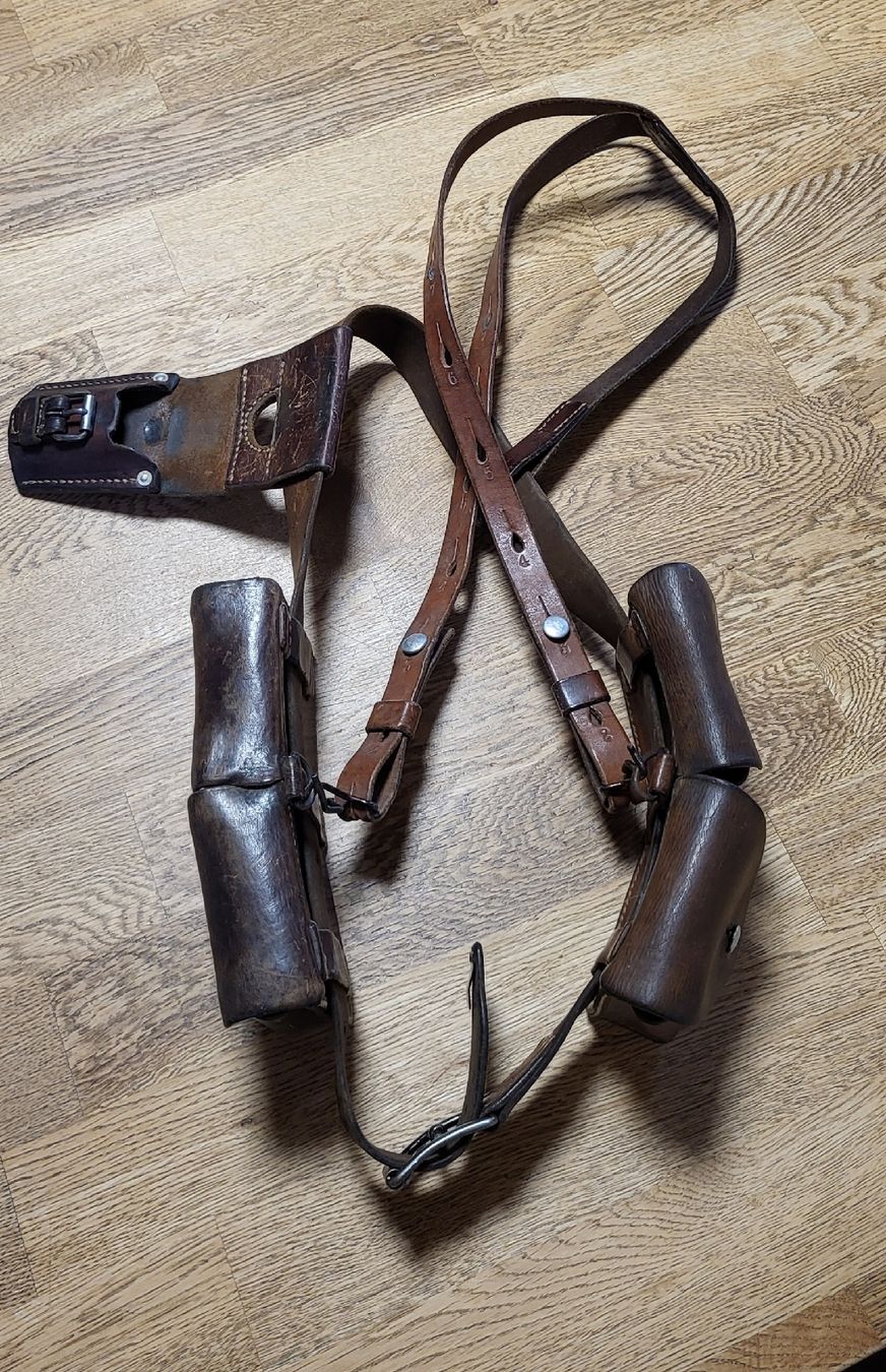 Schweizer Armee Uniformi: Gabeltragriemen  – Usato da Sachseln venduto da Nagelschuh 1