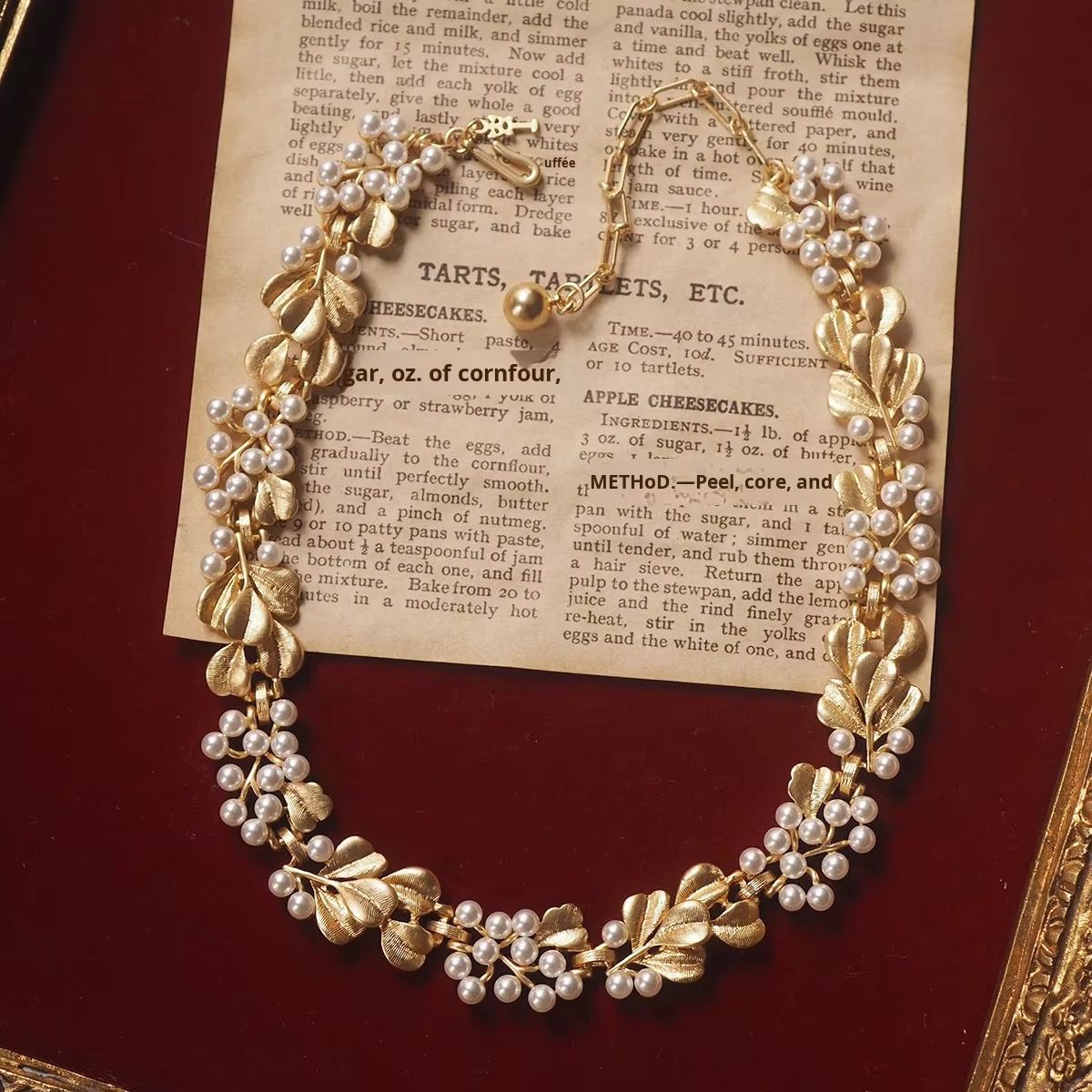 Catenine: Collier doré avec perles - Style unique – Nuovo e nell'imballaggio originale da St-Maurice venduto da Sandrinette123 1