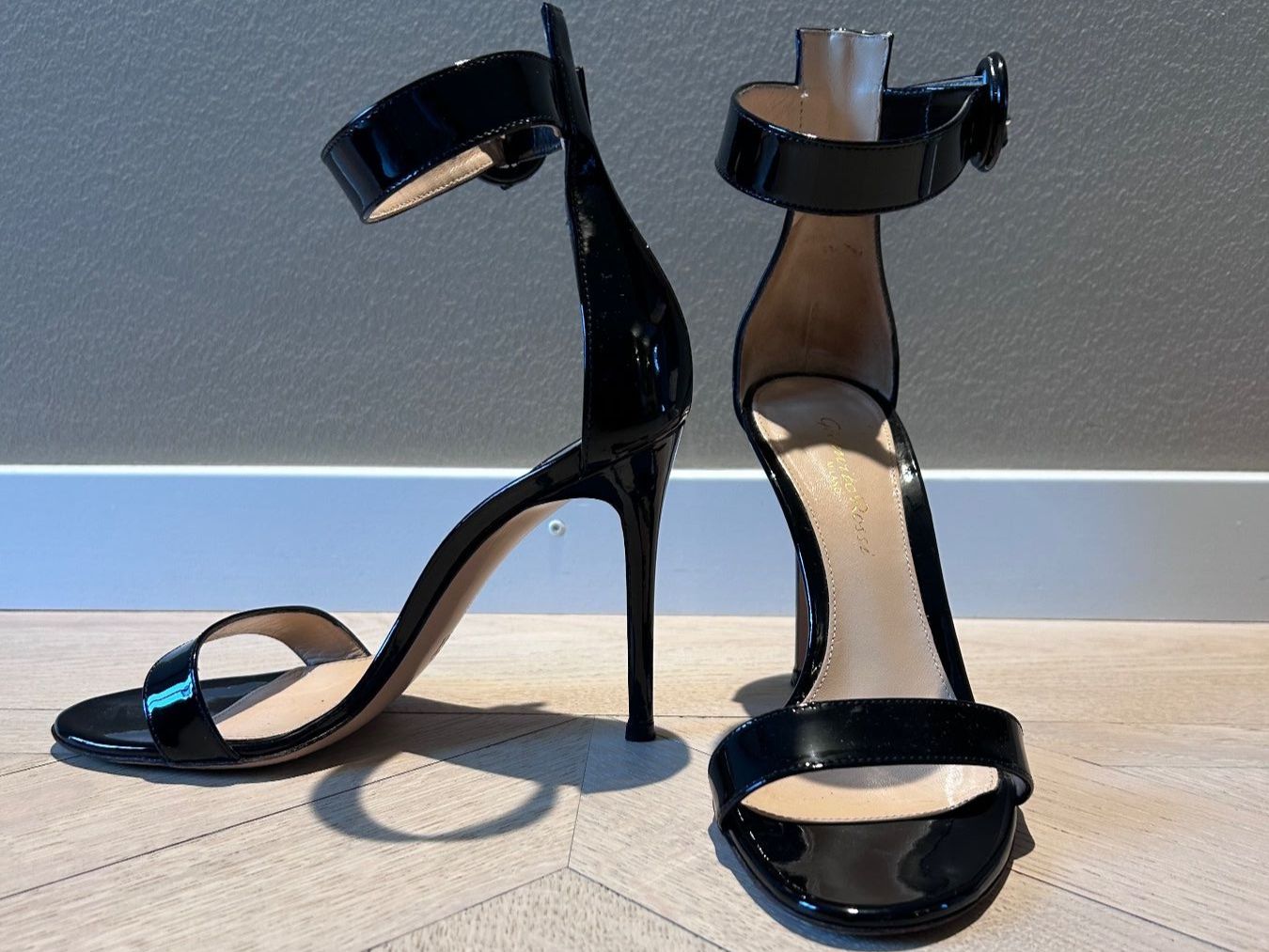 Gianvito Rossi Scarpe da donna: Gianvito Rossi Pumps Lackleder Schwarz – Usato da Zollikon venduto da iri_nz2l 1