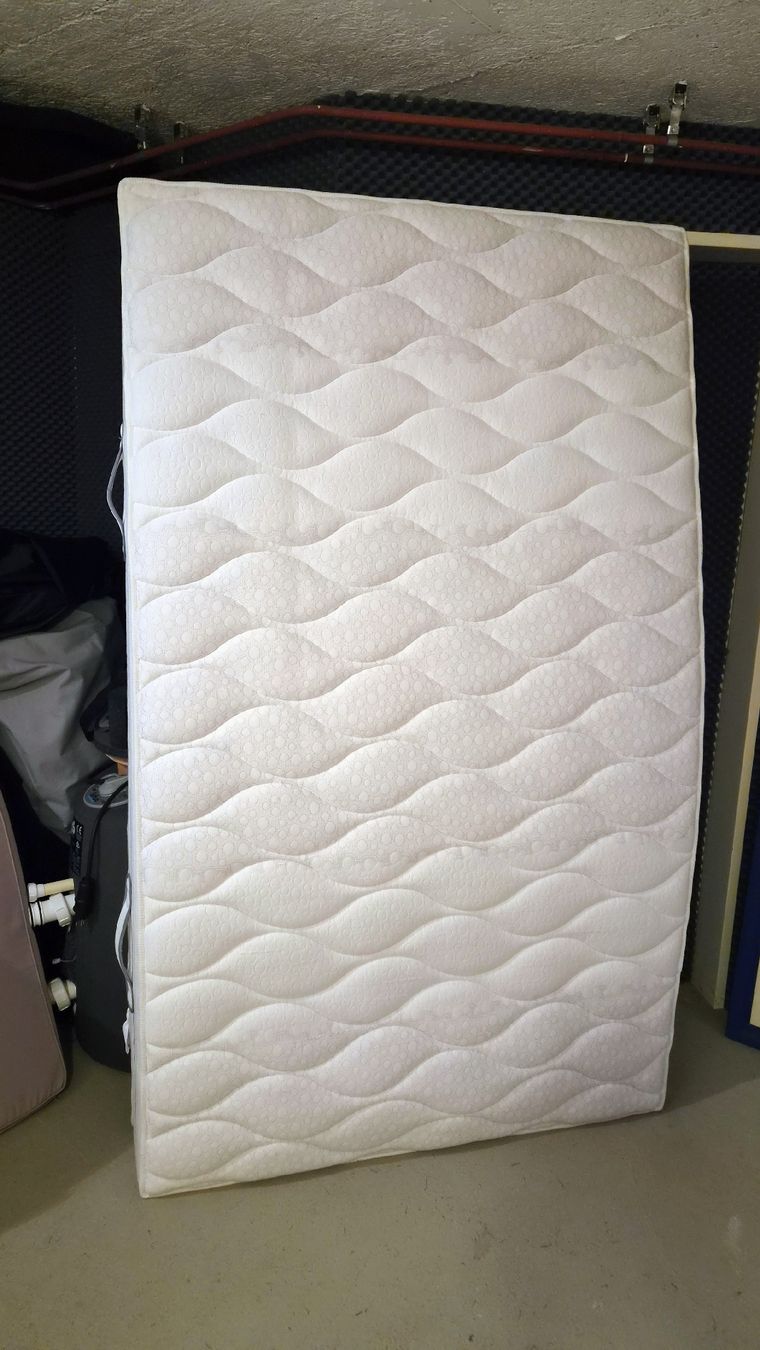 Matelas: Matratze 200 120 22 – D'occasion à Schindellegi par Beat_12