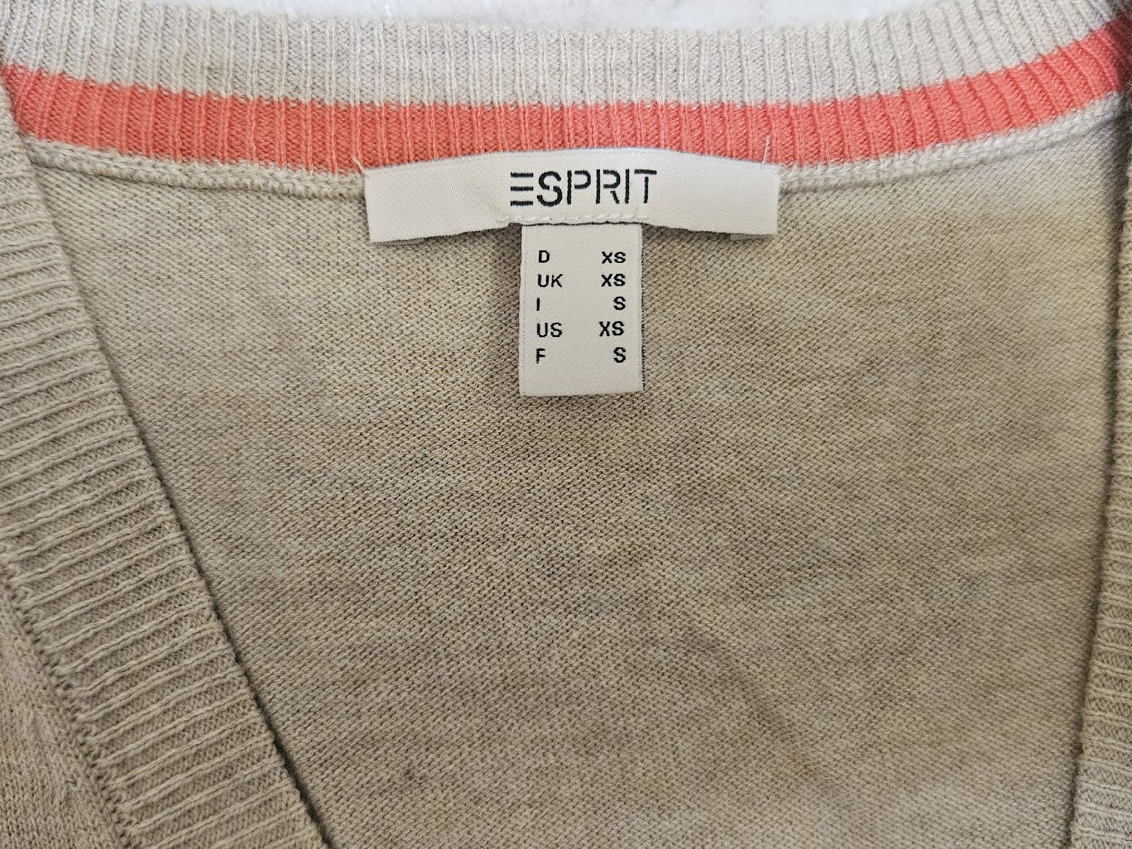 Esprit Giacche: [NEU]Esprit Cardigan – Nuovo (secondo la descrizione) da Dietlikon venduto da kon_2d9n 1