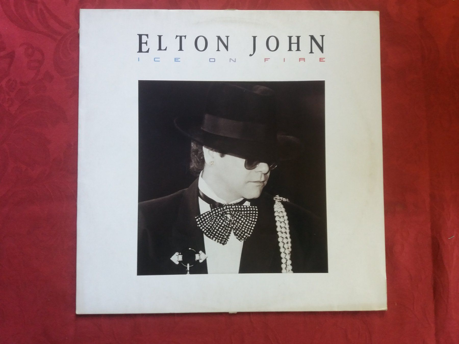 Dischi in vinile: LP (Elton John) Ice on Fire – Usato da Meyrin venduto da toutatis