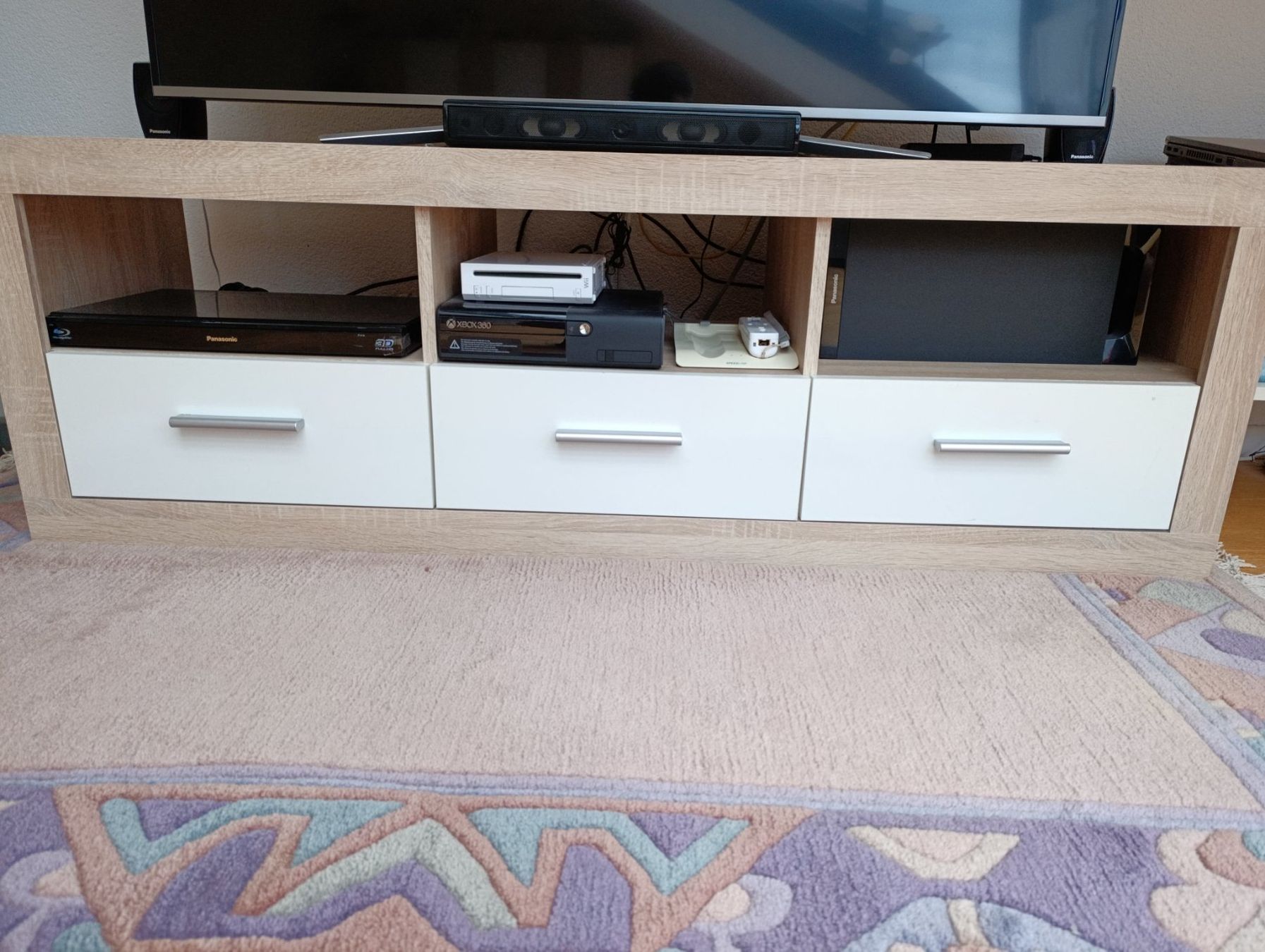 Mobili TV: Modernes TV-Lowboard in Eichenoptik mit 3 weissen Schubladen – Usato da Eschenz venduto da fordescort97 1