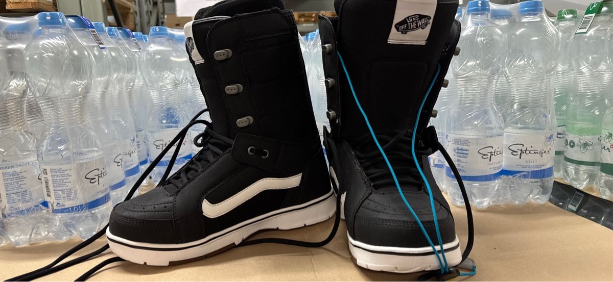 Vans Herrenschuhe: Originale  Snowboard Schuhe Vans 41  – Neu und originalverpackt aus Lohn SH von FourOnePiece_4 1