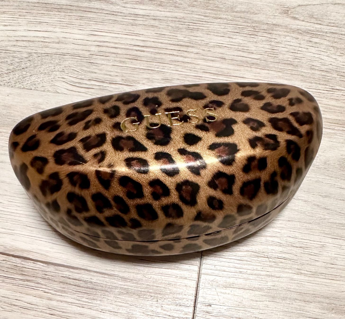 Guess Altro in  Abbigliamento & Accessori: GUESS Vikky Brillenetui Leopard gross – Usato da Rickenbach b. Wil venduto da sunneschii_ 6