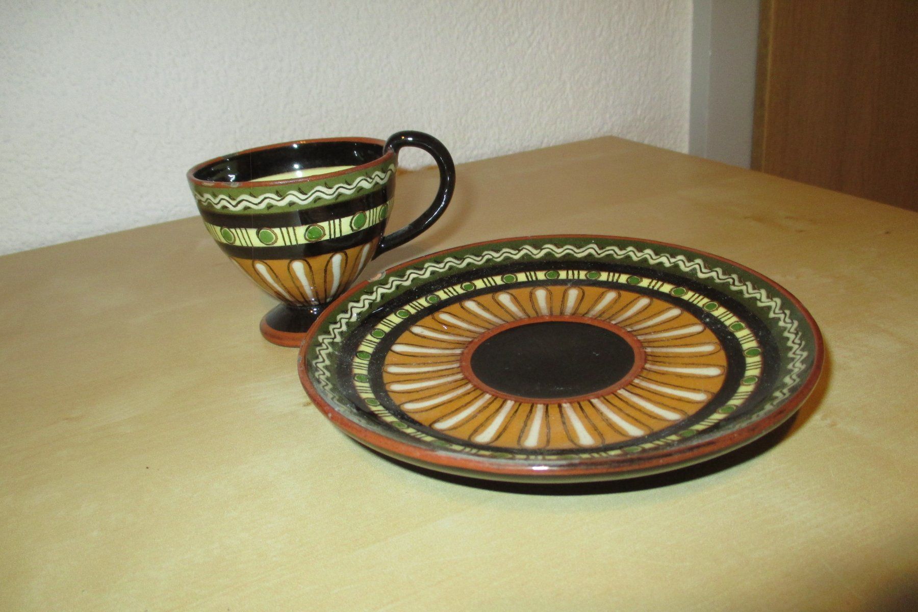 Tazze: Keramiktasse und -Teller handbemalt – Usato da Lützelflüh-Goldb venduto da wli_9wqr 1