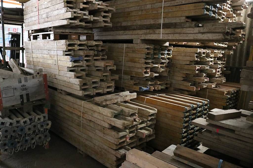 Tutti gli attrezzi: Diverse H-Träger Neu pro Laufmeter – Usato da Unteriberg venduto da Konstibau 3