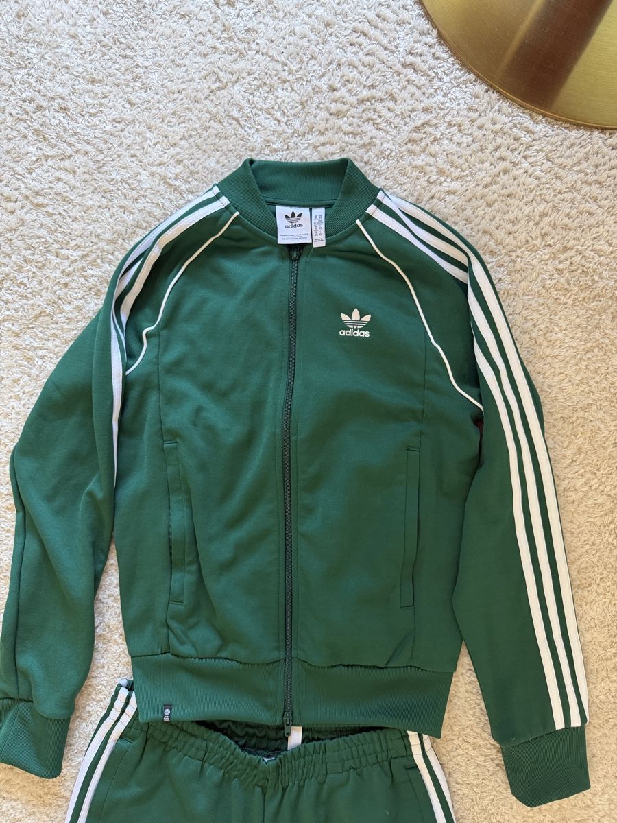 Adidas Kleiderpakete: Ensemble Adidas vert taille XS/S – Neu (gemäss Beschreibung) aus Genève von car_cq69