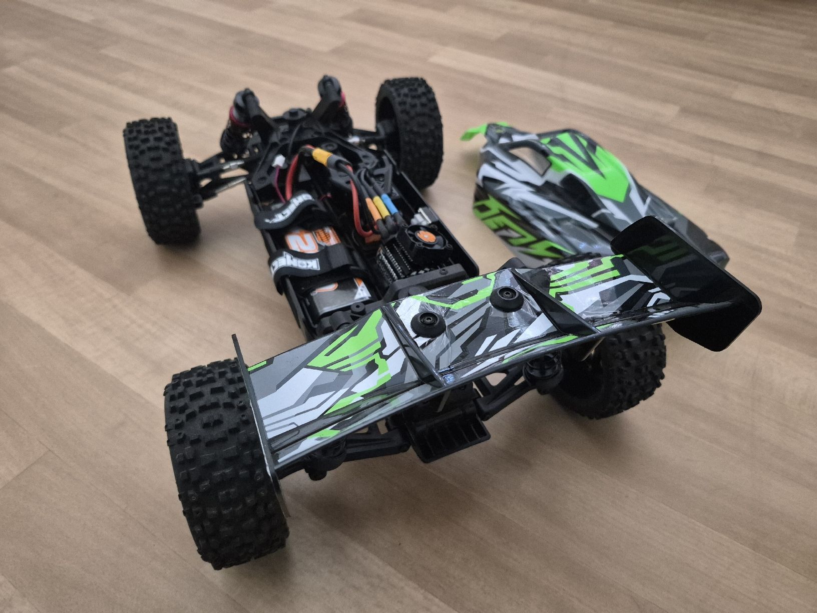 RC Kits de montage: Hobbytech Buggy Rogue 2.0 Grün RTR 1:8 – Neuf (Voir description) à Dielsdorf par BARDARRU 2
