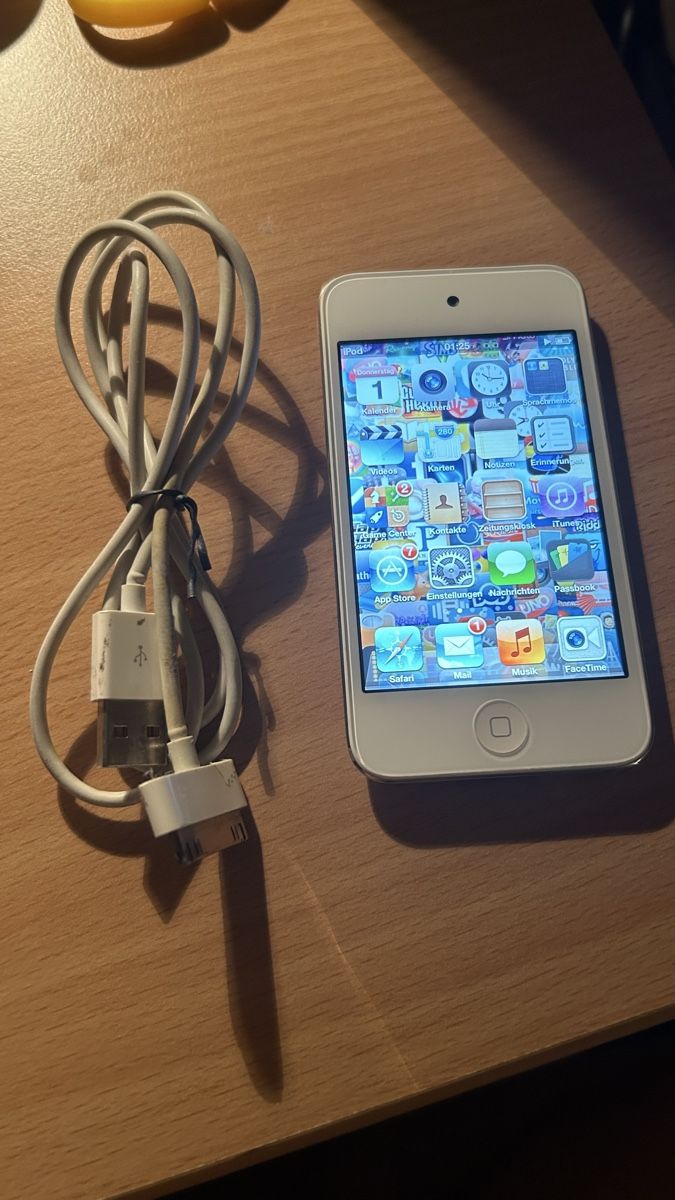 Apple Lettore multimediale portatile: Apple iPod Touch 4. Gen 32GB Weiss – Usato da Bülach venduto da wil_z8tf 1