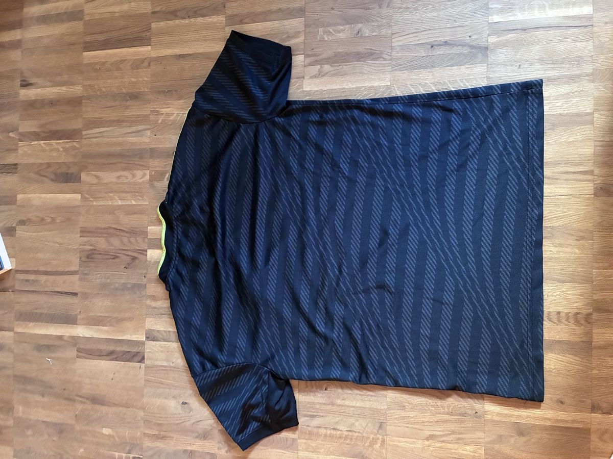Real Madrid Leibchen & Hosen: Real Madrid Trikot  – Gebraucht aus Brugg AG von mar_7dq6 2