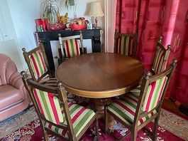 1 table ronde/ovale et 6 chaises de qualité 