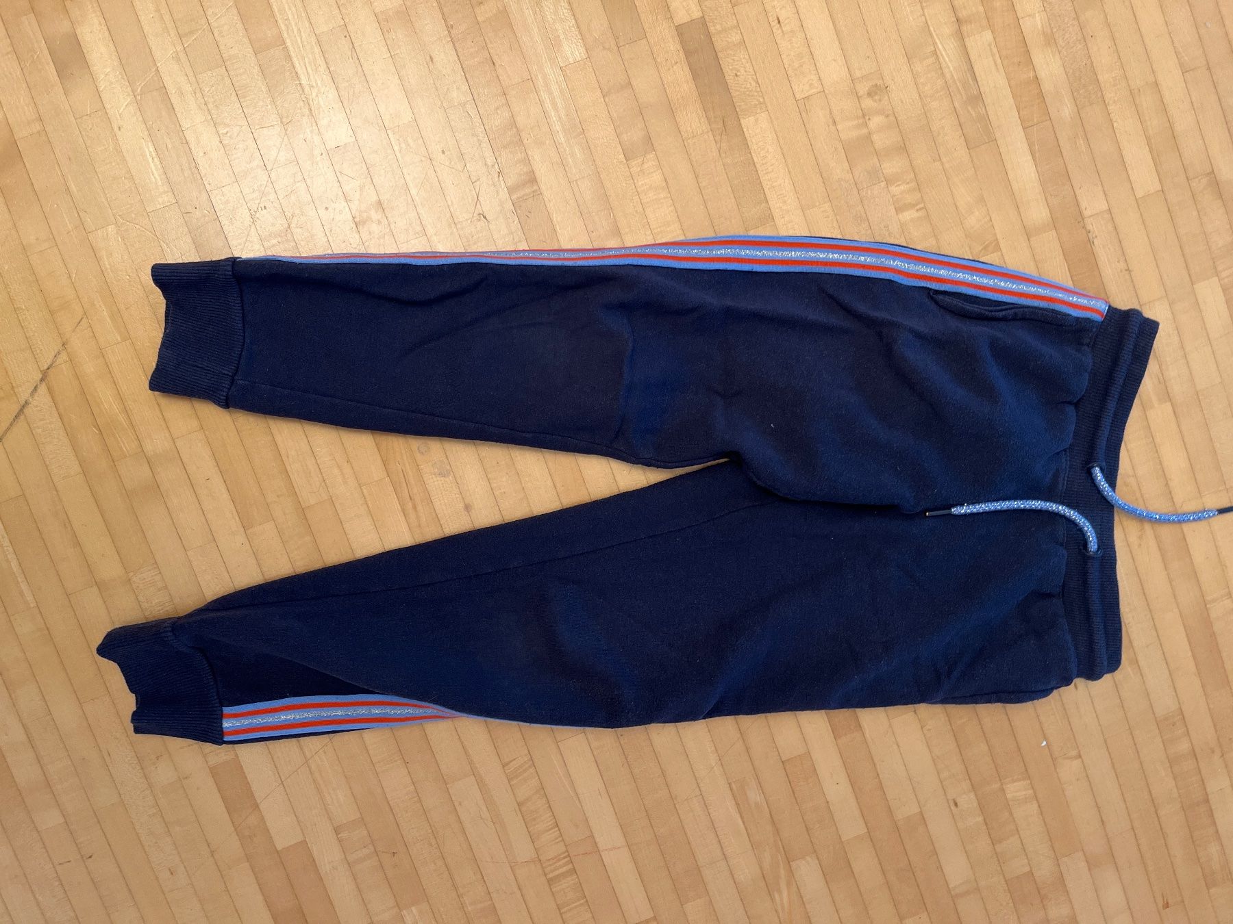 Pantaloni: Sweathose Sporthose 134/140 – Usato da Horgen venduto da Hoppelhase11