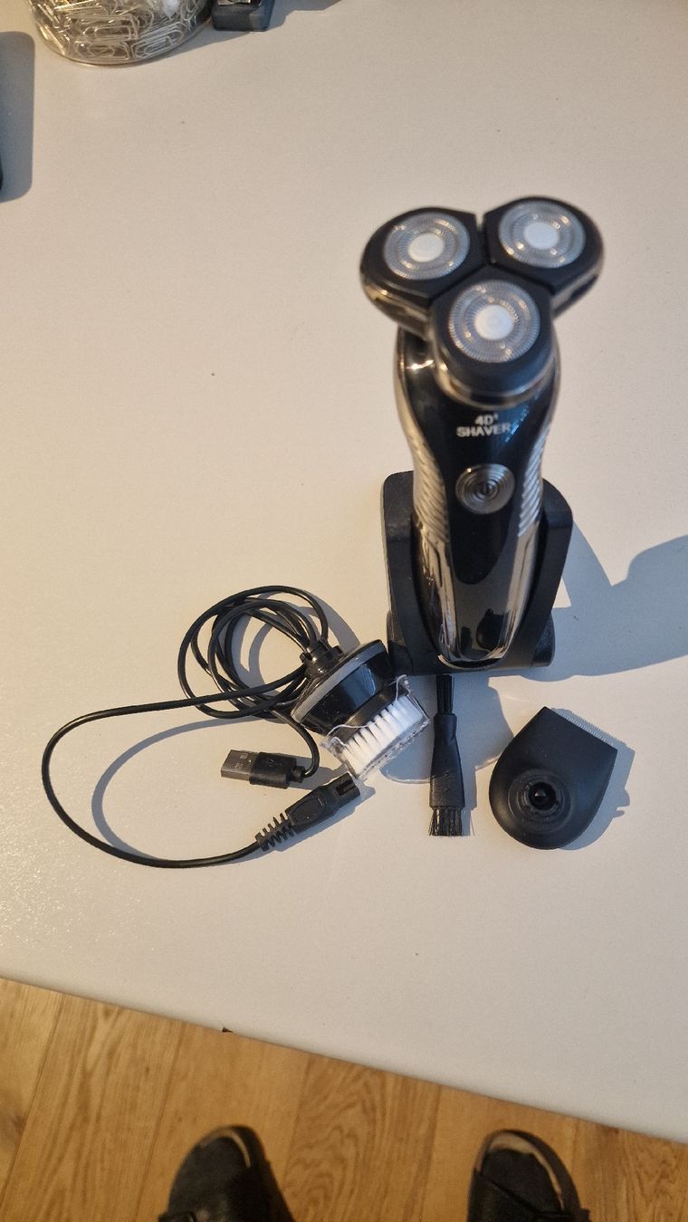 Rasierapparate & Rasierklingen: Rasierer 4D Shaver nass/trocken – Gebraucht aus Toffen von Jonjon1 3