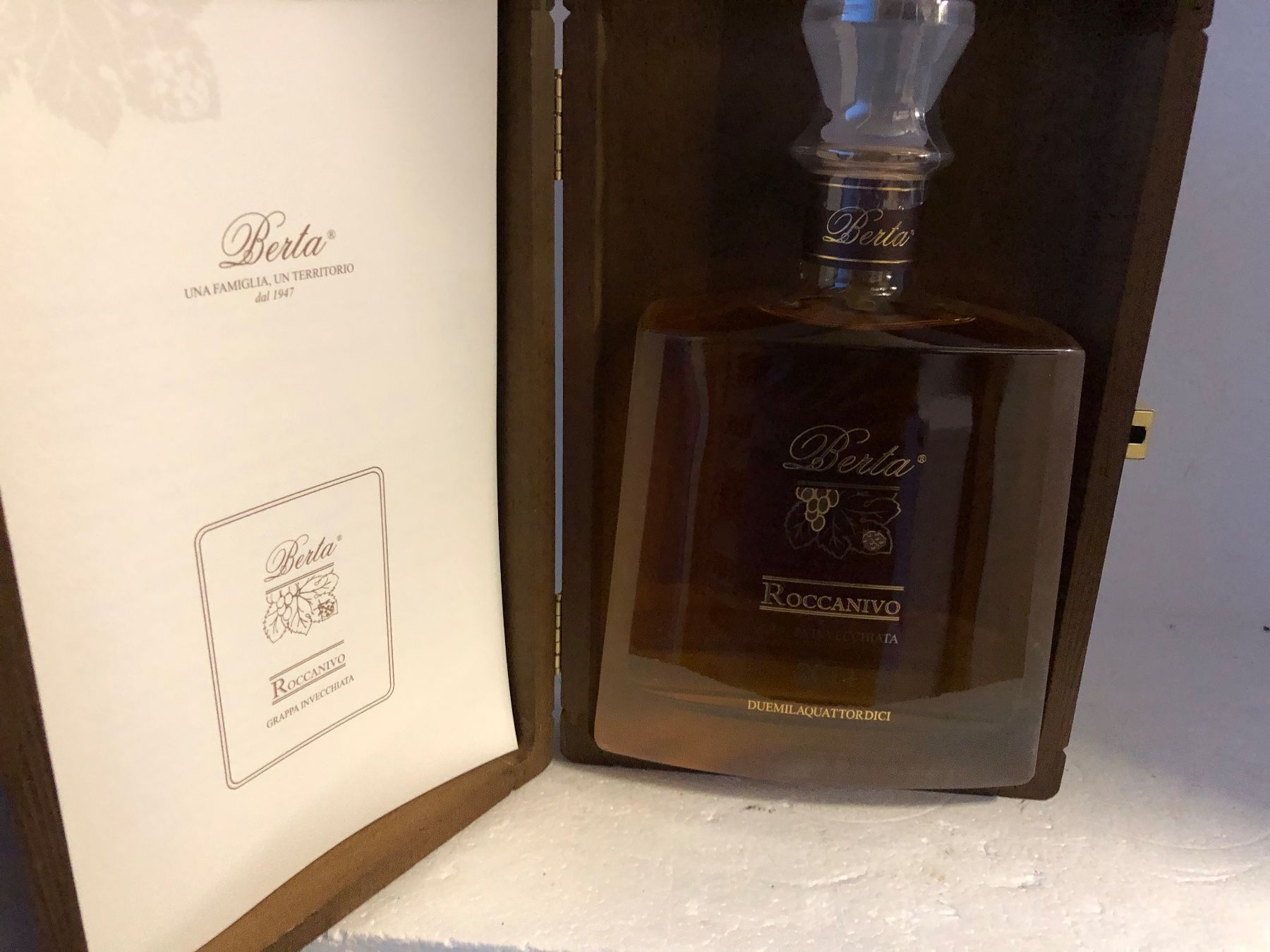Berta Bevande alcoliche: Berta Grappa Roccanivo 43% 2014 – Nuovo e nell'imballaggio originale da Wöschnau venduto da Vinsale 1