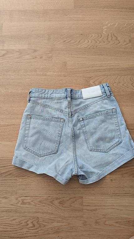 Pantaloni: Shorts gr 36 – Usato da Root venduto da vin_wr2l 1