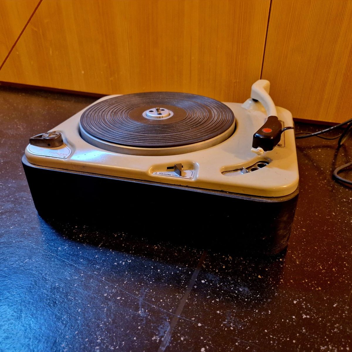 Thorens Giradischi: Plattenspieler Thorens TD 184, No. 1 – Usato da Le Vaud venduto da Balthasar