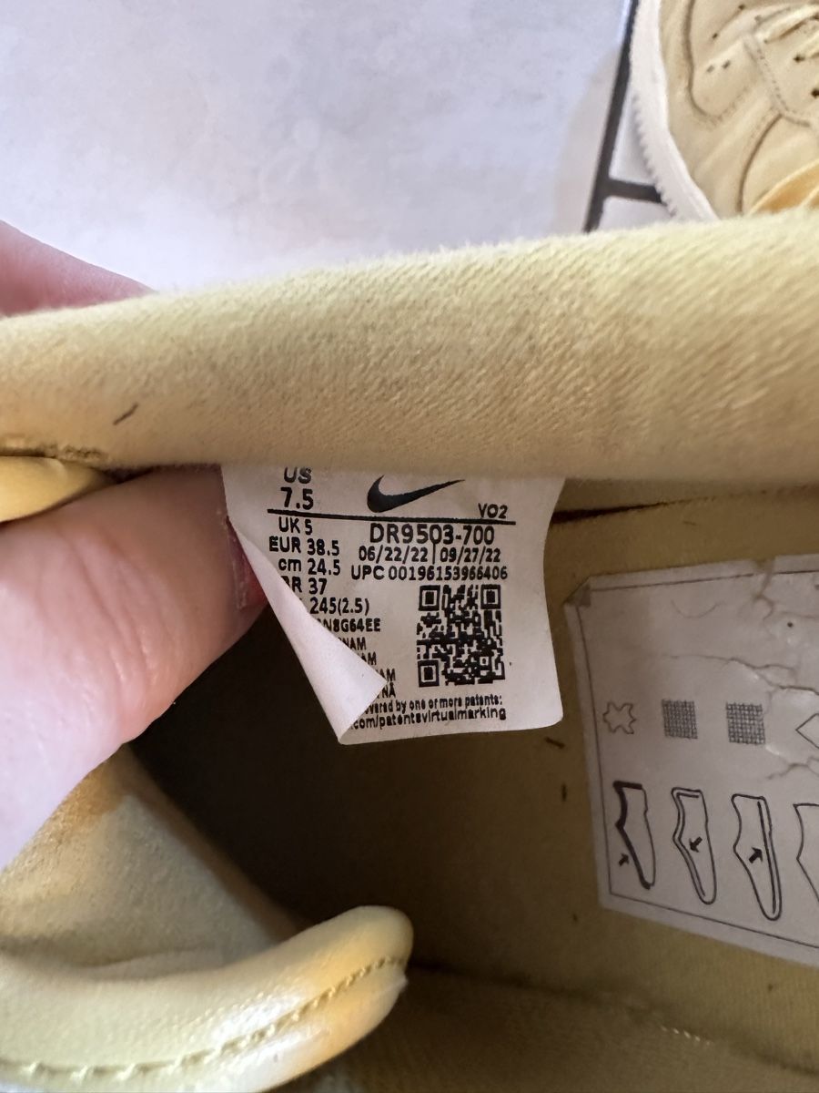 Nike Scarpe da donna: Nike Air Force 1 Damen  gelb 38.5  – Usato da Uetliburg SG venduto da Luckyeightone 2