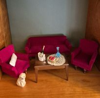 Wohnzimmer mit viel Zubehör fürs Puppenhaus/Puppenstube