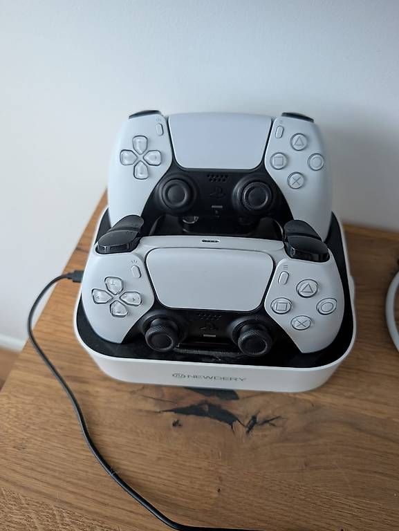 Sony Console: PlayStation 5 Disc Version +2 Controller +Ladestation +FC 26 – Usato da Brig venduto da nrgunited 1