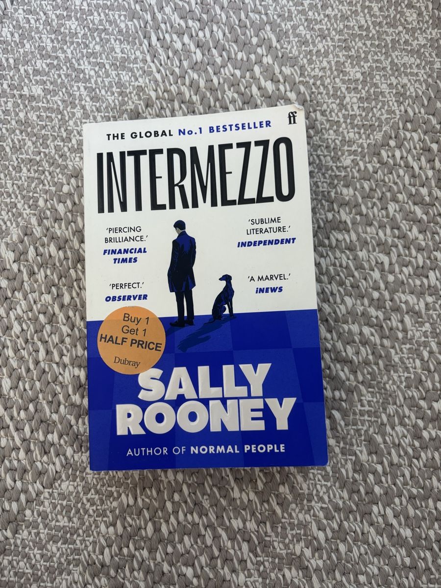 Livres: Intermezzo Sally Rooney (englisch) – Neuf (Voir description) à Zofingen par miirahensch