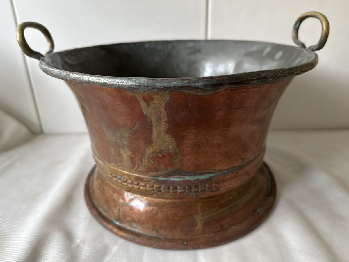Pentole: Antikes Kupfer-Löcherbecken mit Messinggriffen D. ca. 30 cm – Usato da Zürich venduto da Chaeffeler