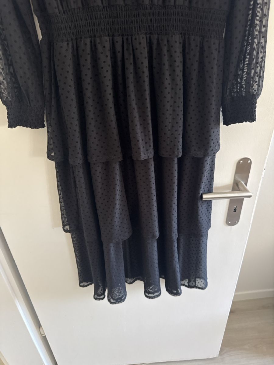 Vestiti: Schwarzes Kleid  – Usato da Bülach venduto da Mellinchen30 2